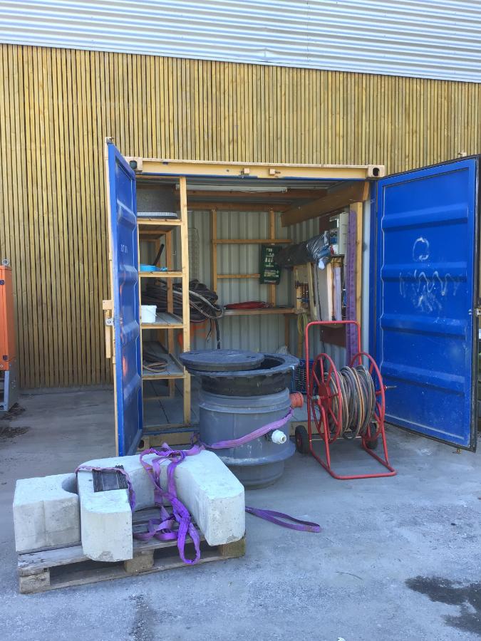 10 fot container med pumpekum/kvern til kloakk