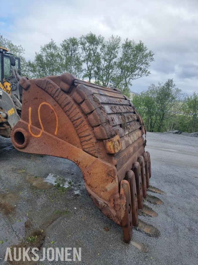 Gjerstad graveskuff m/Volvo EC700 feste 