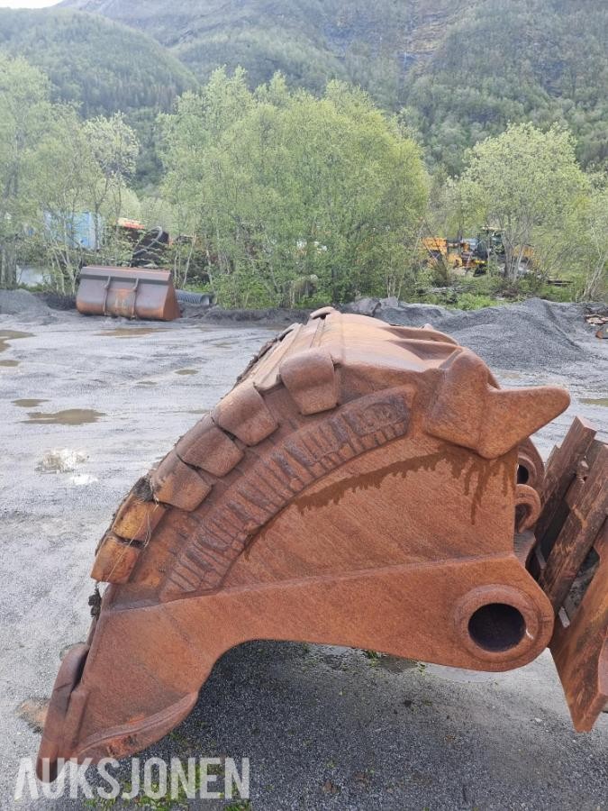 Gjerstad graveskuff m/Volvo EC700 feste 