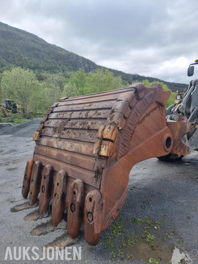Gjerstad graveskuff m/Volvo EC700 feste 