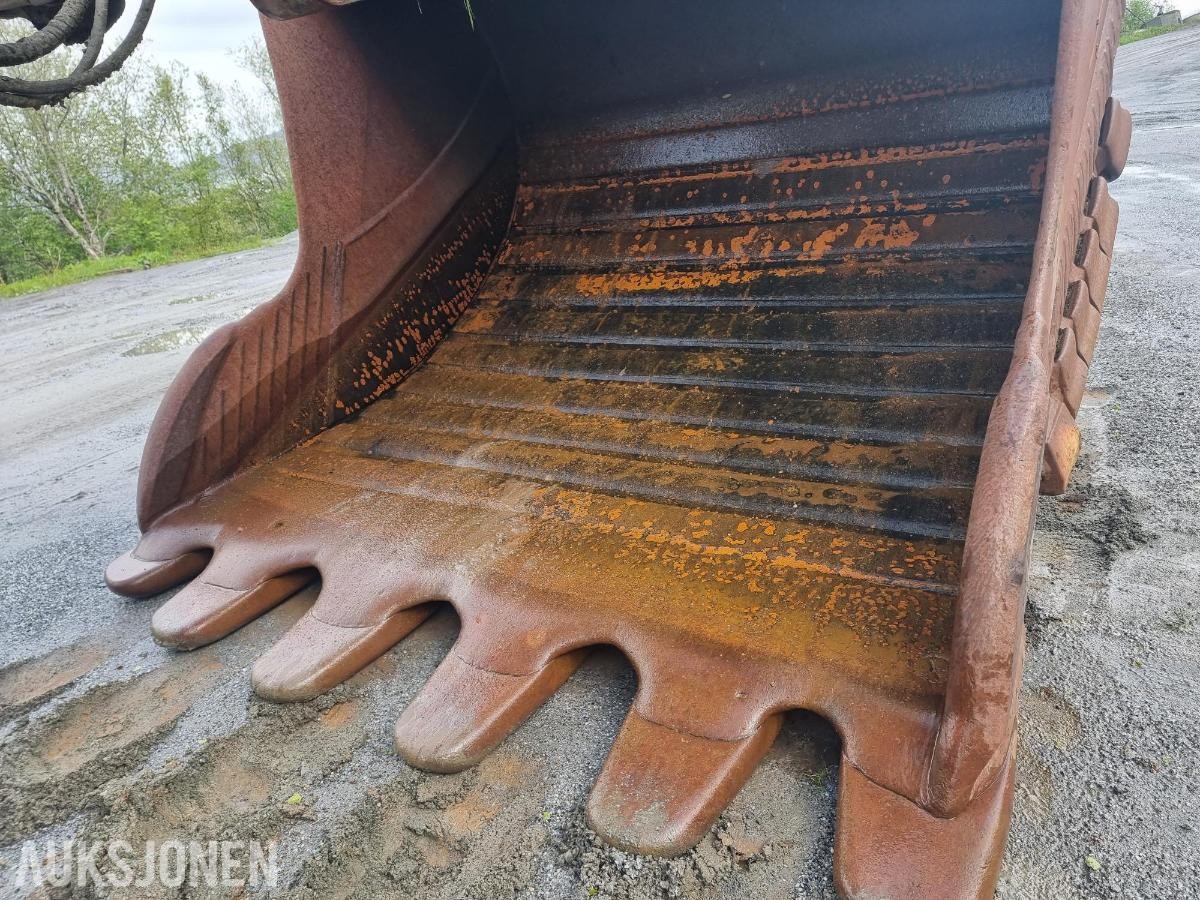 Gjerstad graveskuff m/Volvo EC700 feste 