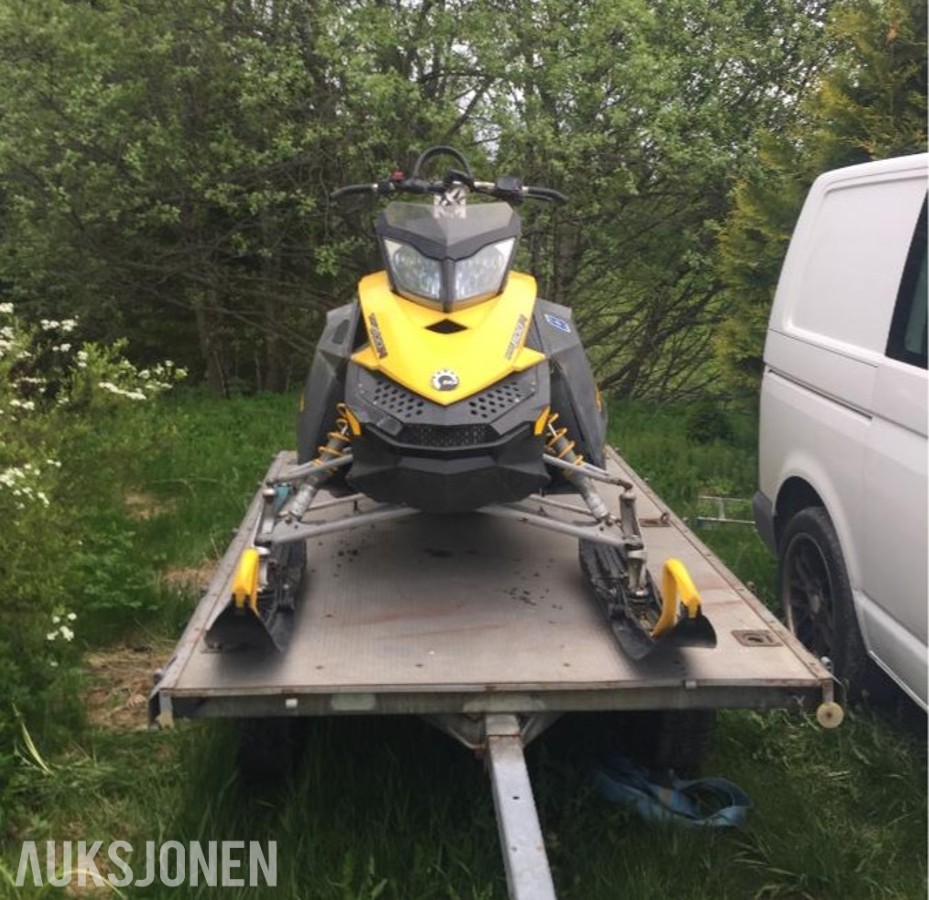 2008 Ski-Doo Summit snøscooter - ingen minstepris