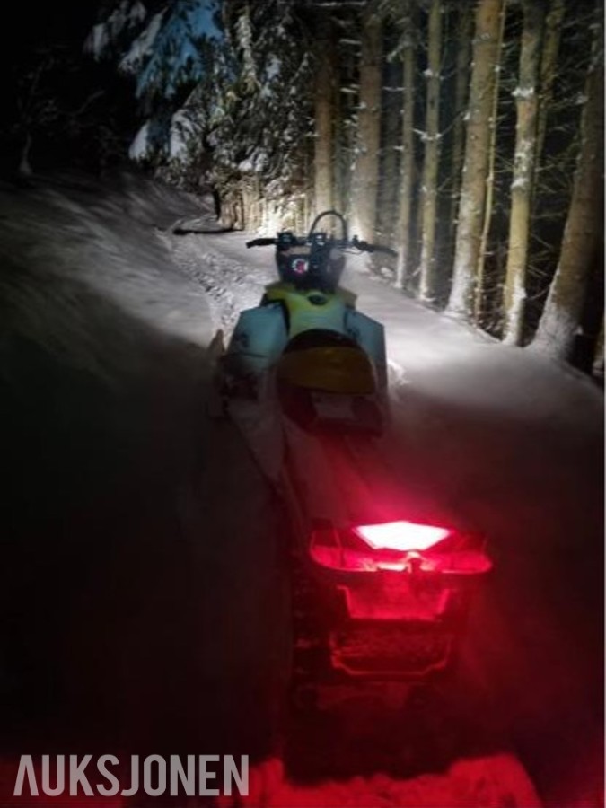 2008 Ski-Doo Summit snøscooter - ingen minstepris