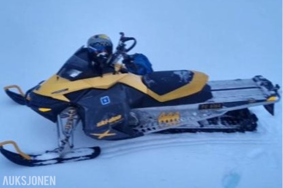 2008 Ski-Doo Summit snøscooter - ingen minstepris