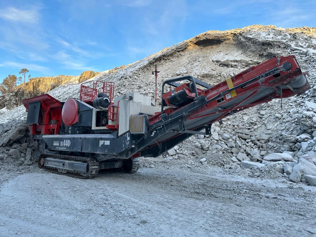 2018 Sandvik UJ440i Kjeftknuser med vibrasjonsmating og magnetband