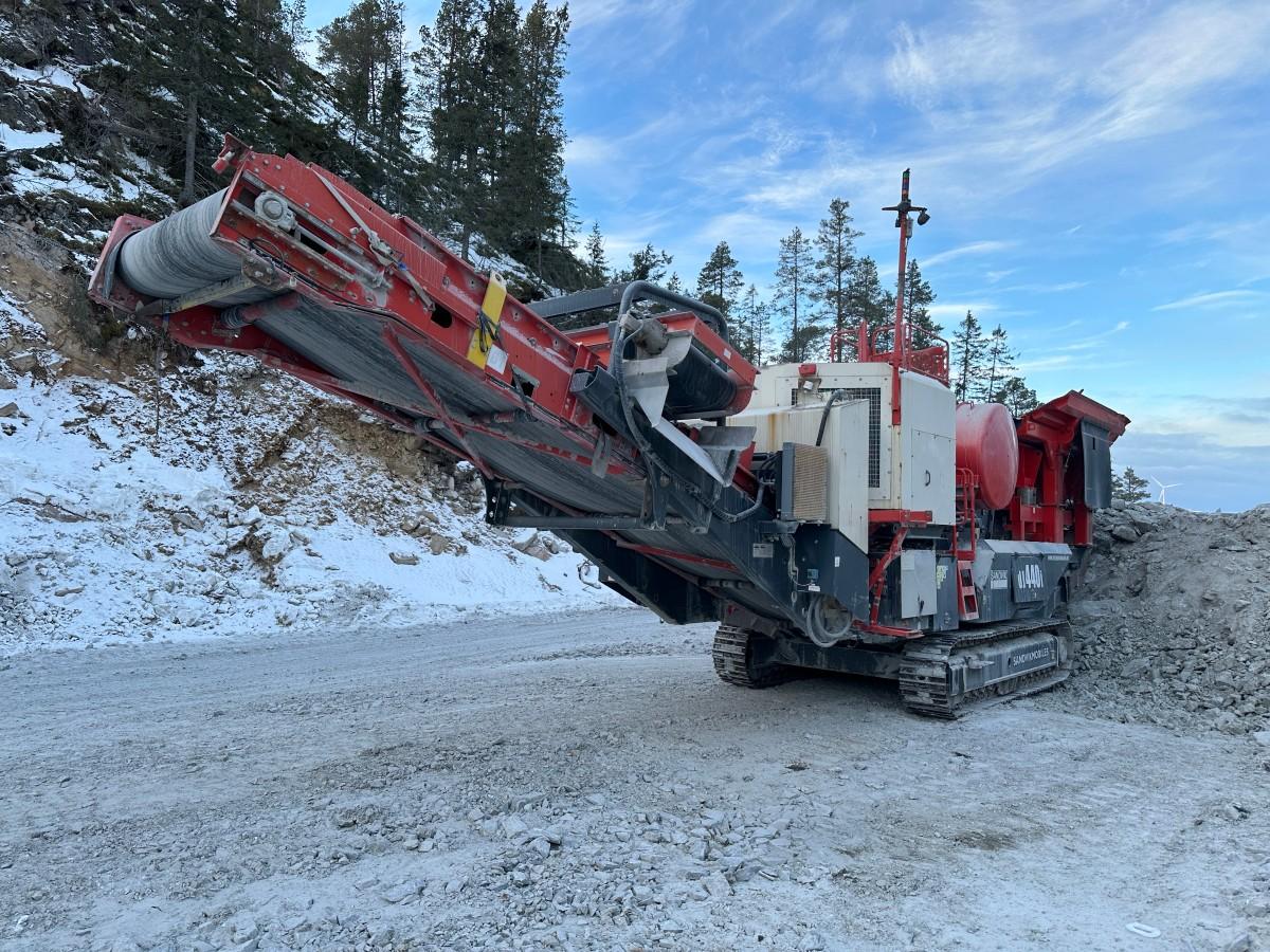 2018 Sandvik UJ440i Kjeftknuser med vibrasjonsmating og magnetband