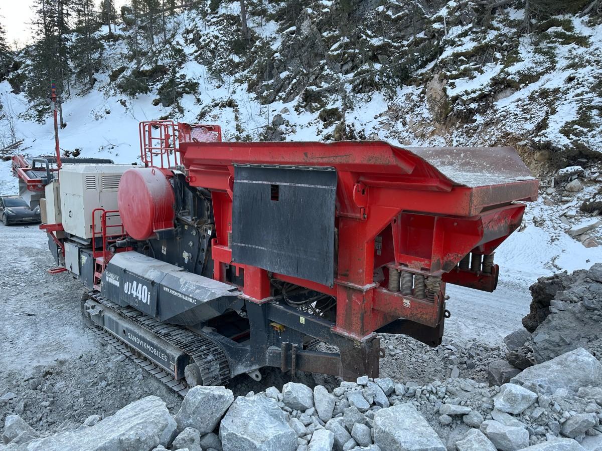 2018 Sandvik UJ440i Kjeftknuser med vibrasjonsmating og magnetband