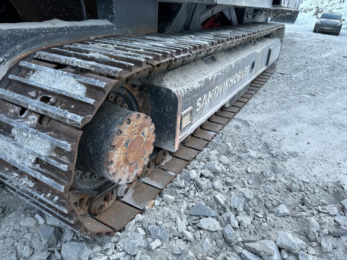 2018 Sandvik UJ440i Kjeftknuser med vibrasjonsmating og magnetband