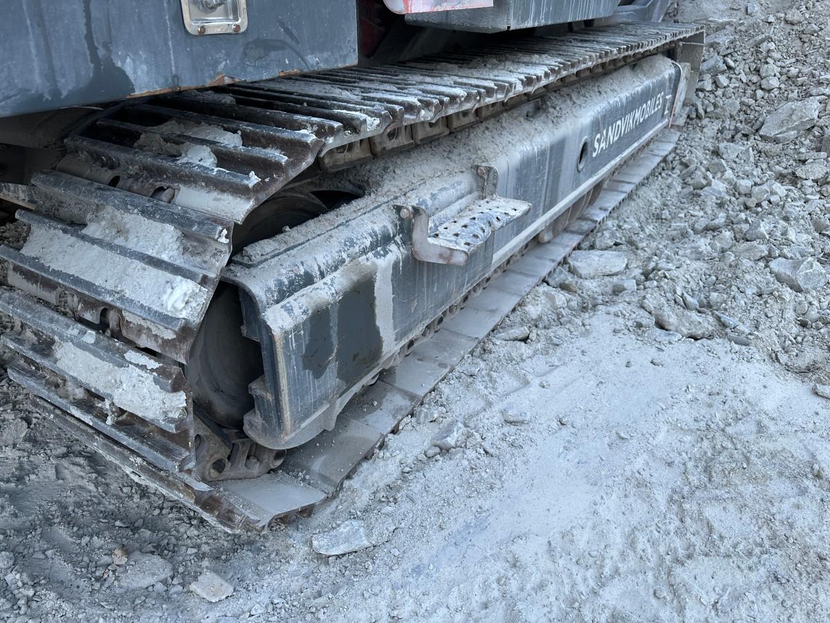 2018 Sandvik UJ440i Kjeftknuser med vibrasjonsmating og magnetband