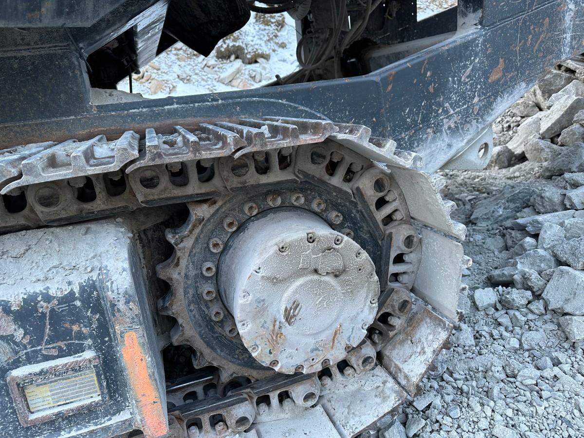 2018 Sandvik UJ440i Kjeftknuser med vibrasjonsmating og magnetband