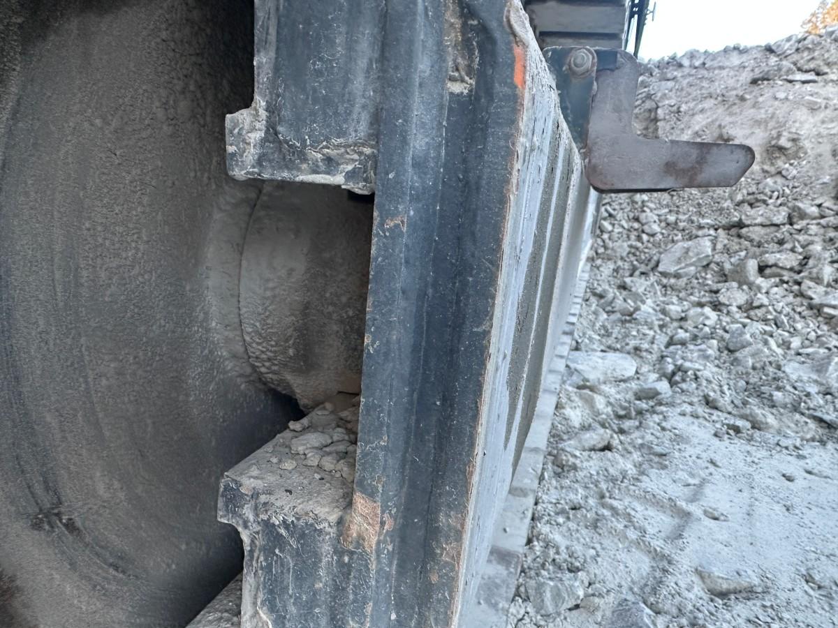 2018 Sandvik UJ440i Kjeftknuser med vibrasjonsmating og magnetband