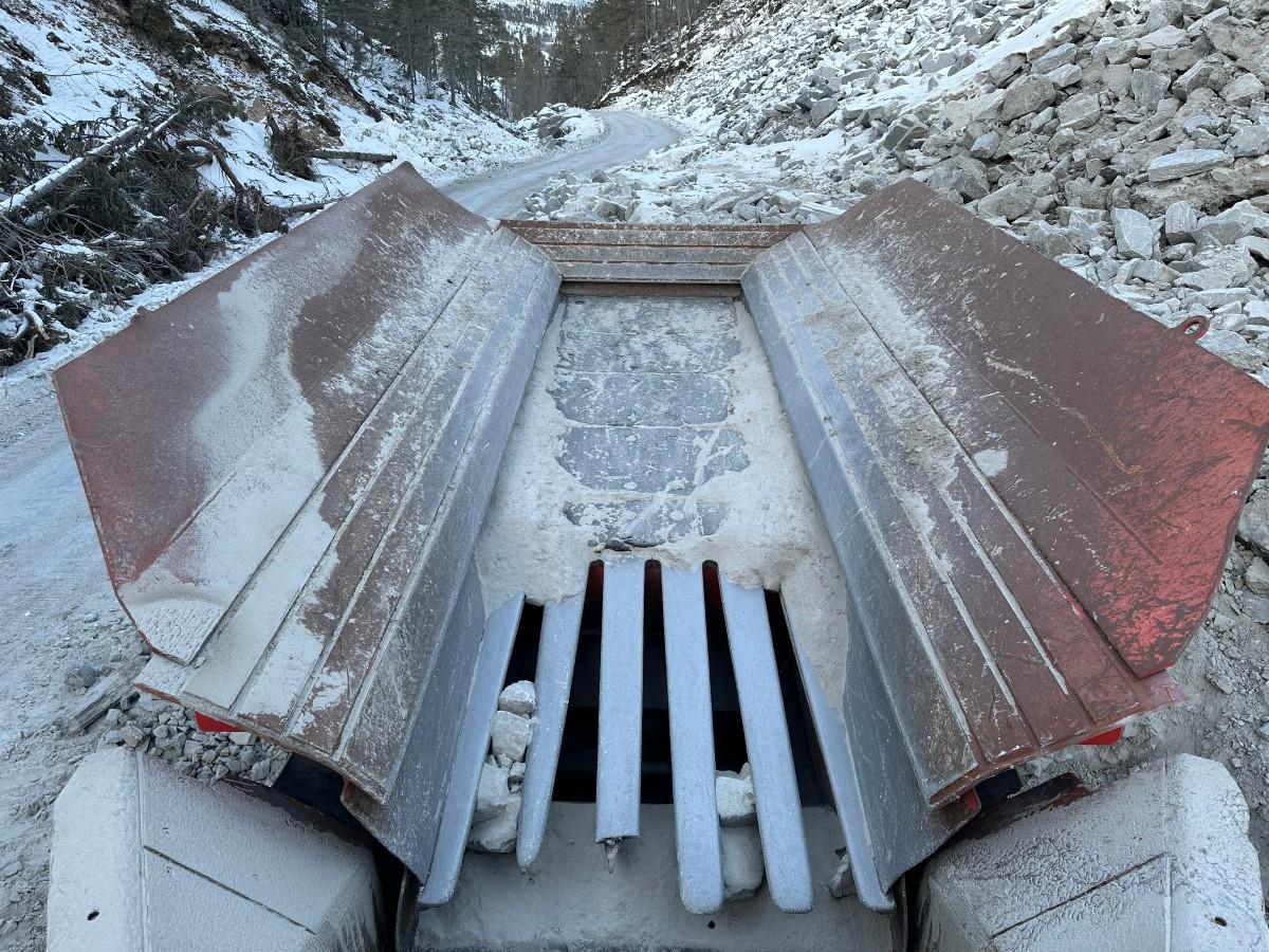 2018 Sandvik UJ440i Kjeftknuser med vibrasjonsmating og magnetband