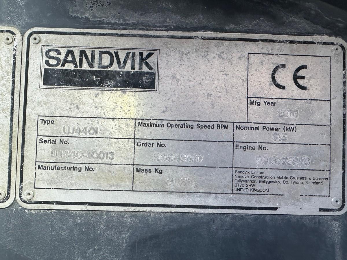 2018 Sandvik UJ440i Kjeftknuser med vibrasjonsmating og magnetband