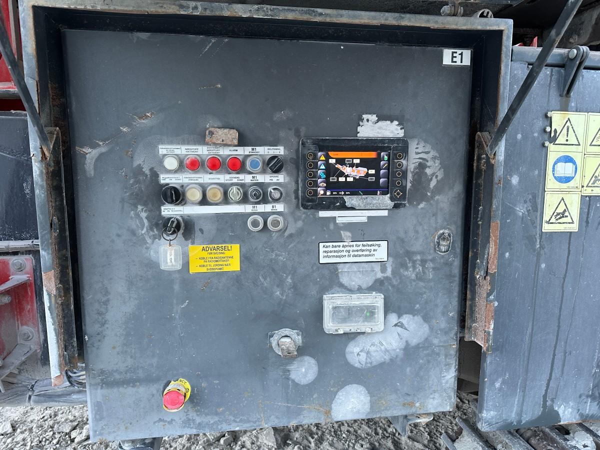 2018 Sandvik UJ440i Kjeftknuser med vibrasjonsmating og magnetband