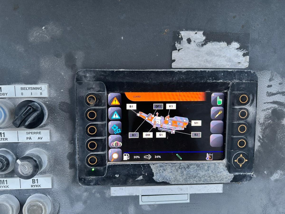 2018 Sandvik UJ440i Kjeftknuser med vibrasjonsmating og magnetband