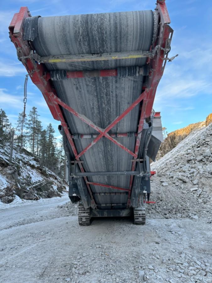 2018 Sandvik UJ440i Kjeftknuser med vibrasjonsmating og magnetband