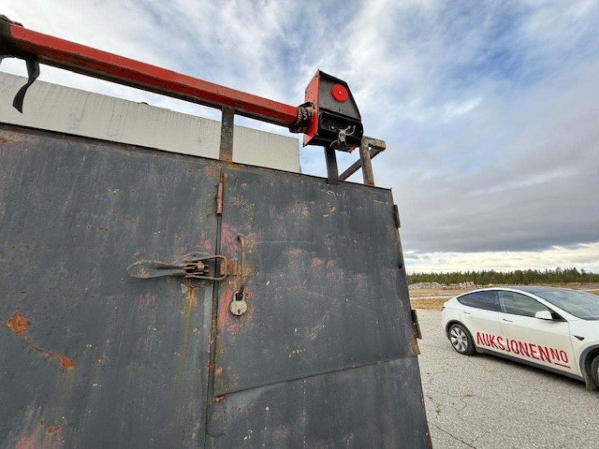 Mannskapsbrakke Oppholdsrom, sentralvarme, seng, verksted og dieseltank