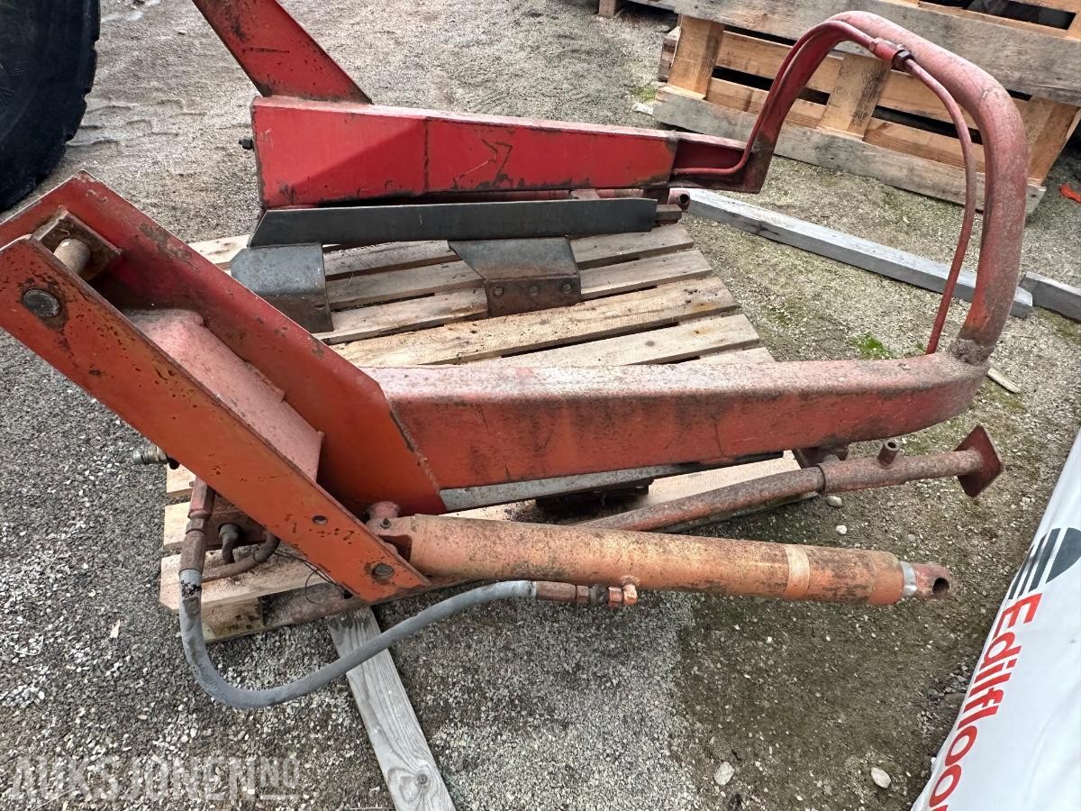 1900 Gyro Frontlaster, grus-/snøskuffe, brakett