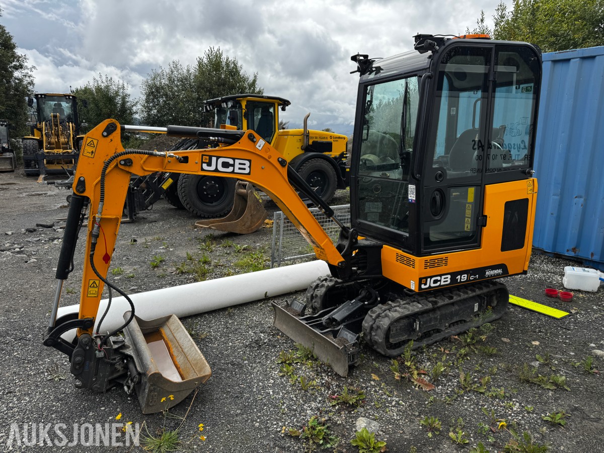 2024 JCB 19 C-1 MINIGRAVER, 3 SKUFFER, PIGGHAMMER, MASKINHENGER, KUN 658 TIMER, UTVIDET GARANTI