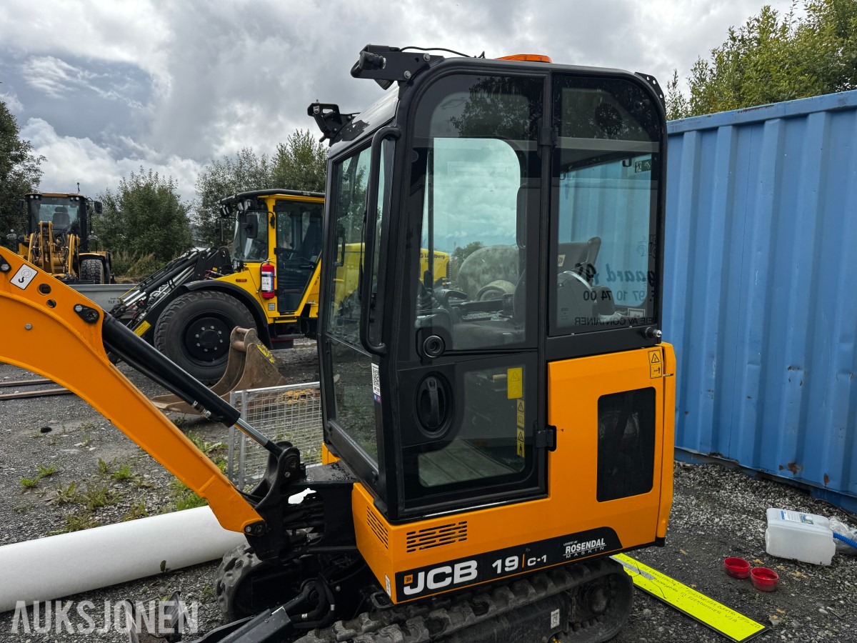 2024 JCB 19 C-1 MINIGRAVER, 3 SKUFFER, PIGGHAMMER, MASKINHENGER, KUN 658 TIMER, UTVIDET GARANTI