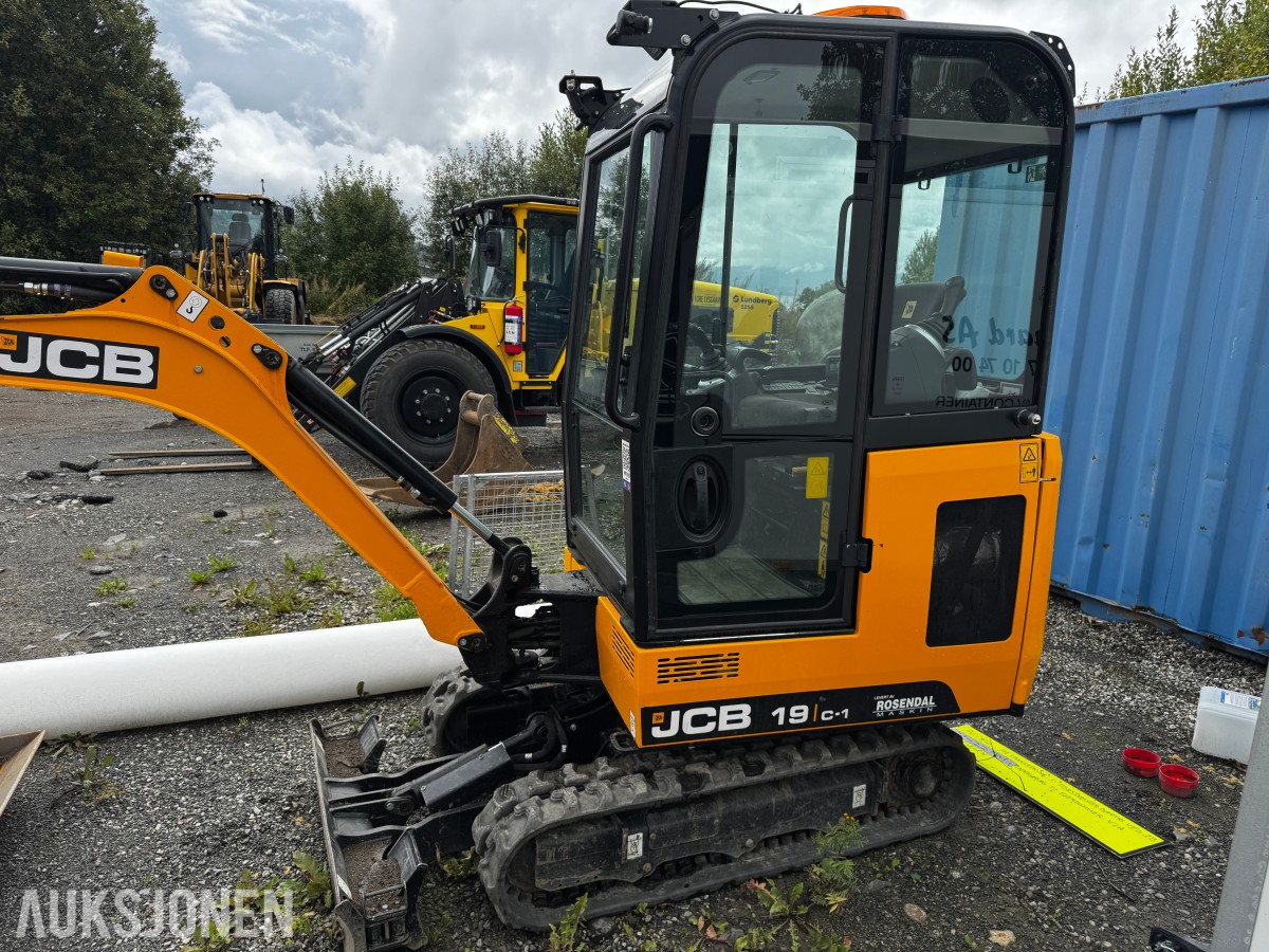 2024 JCB 19 C-1 MINIGRAVER, 3 SKUFFER, PIGGHAMMER, MASKINHENGER, KUN 658 TIMER, UTVIDET GARANTI