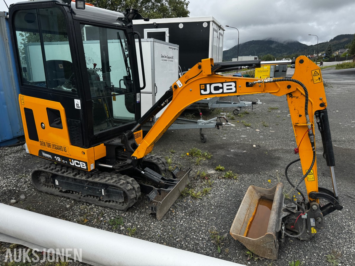 2024 JCB 19 C-1 MINIGRAVER, 3 SKUFFER, PIGGHAMMER, MASKINHENGER, KUN 658 TIMER, UTVIDET GARANTI