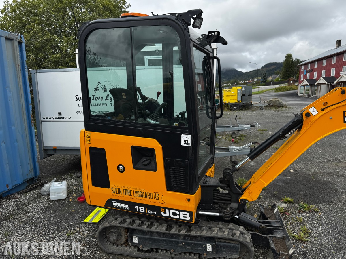 2024 JCB 19 C-1 MINIGRAVER, 3 SKUFFER, PIGGHAMMER, MASKINHENGER, KUN 658 TIMER, UTVIDET GARANTI