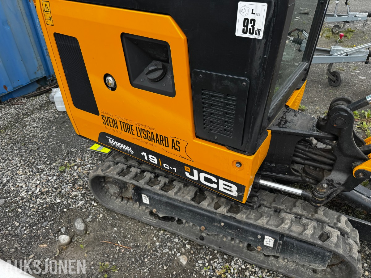 2024 JCB 19 C-1 MINIGRAVER, 3 SKUFFER, PIGGHAMMER, MASKINHENGER, KUN 658 TIMER, UTVIDET GARANTI