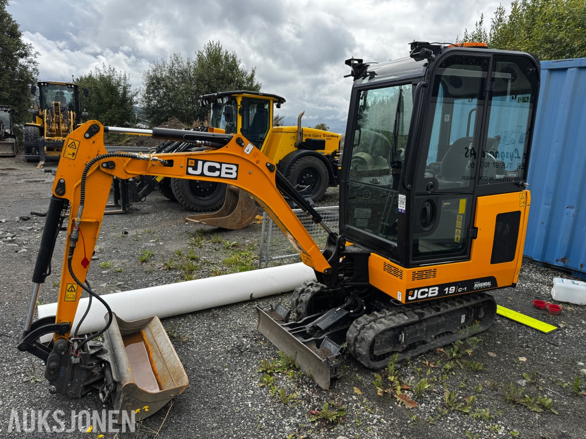 2024 JCB 19 C-1 MINIGRAVER, 3 SKUFFER, PIGGHAMMER, MASKINHENGER, KUN 658 TIMER, UTVIDET GARANTI