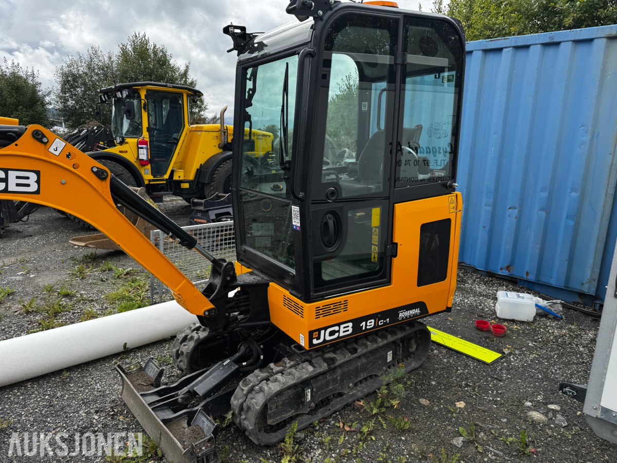 2024 JCB 19 C-1 MINIGRAVER, 3 SKUFFER, PIGGHAMMER, MASKINHENGER, KUN 658 TIMER, UTVIDET GARANTI