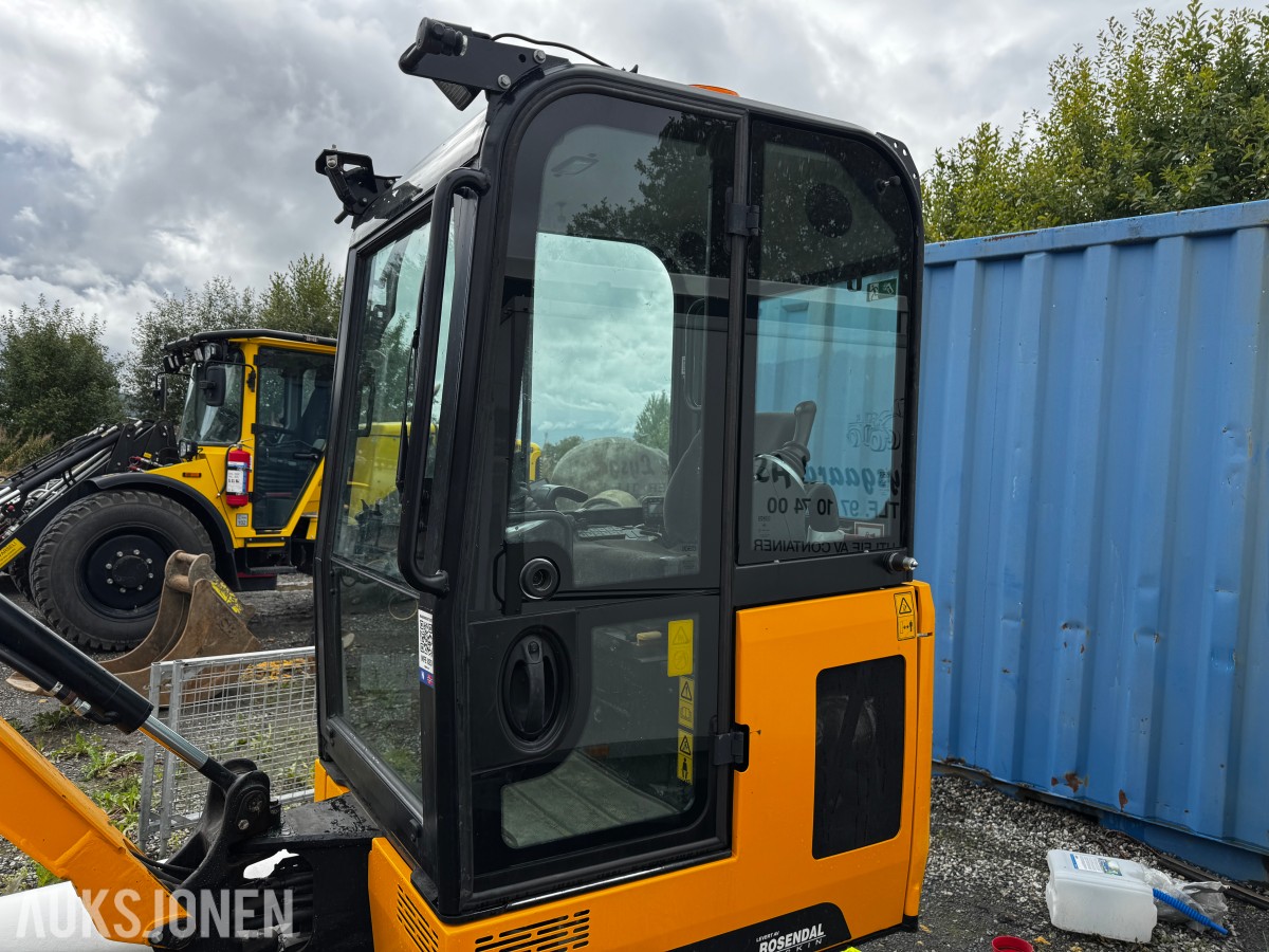 2024 JCB 19 C-1 MINIGRAVER, 3 SKUFFER, PIGGHAMMER, MASKINHENGER, KUN 658 TIMER, UTVIDET GARANTI