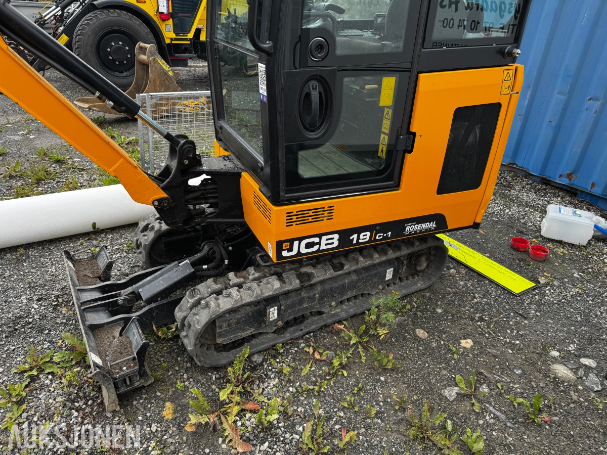 2024 JCB 19 C-1 MINIGRAVER, 3 SKUFFER, PIGGHAMMER, MASKINHENGER, KUN 658 TIMER, UTVIDET GARANTI