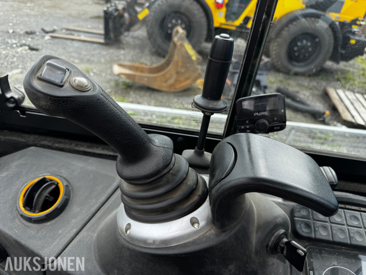 2024 JCB 19 C-1 MINIGRAVER, 3 SKUFFER, PIGGHAMMER, MASKINHENGER, KUN 658 TIMER, UTVIDET GARANTI