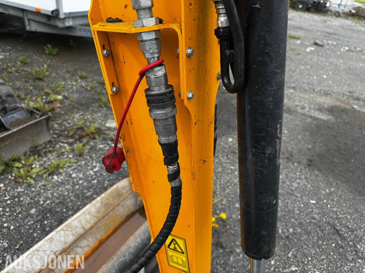 2024 JCB 19 C-1 MINIGRAVER, 3 SKUFFER, PIGGHAMMER, MASKINHENGER, KUN 658 TIMER, UTVIDET GARANTI