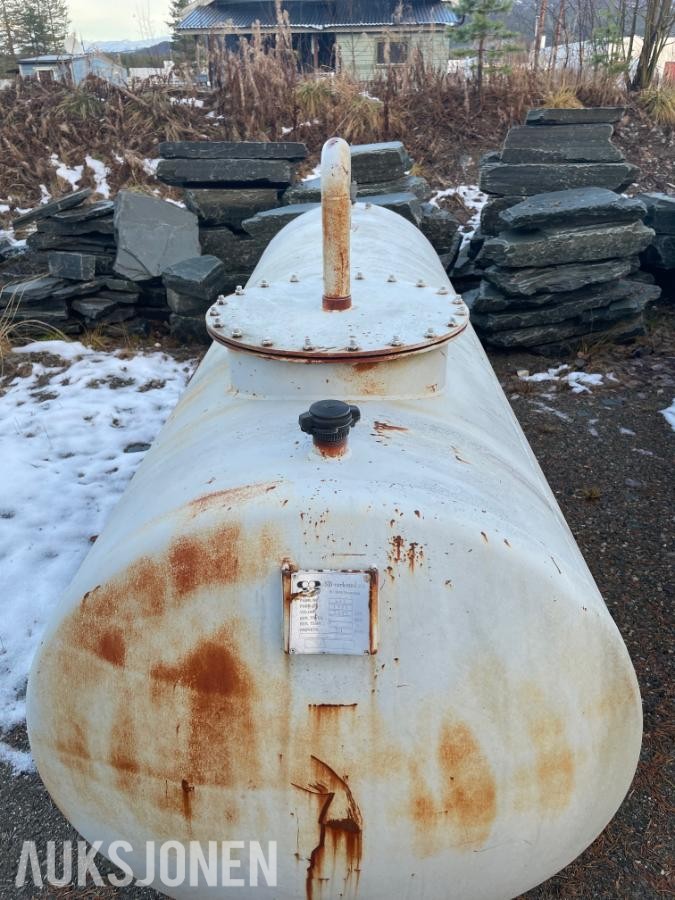 1998 SB 3300L Dieseltank