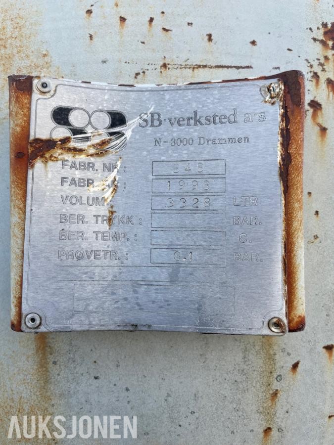 1998 SB 3300L Dieseltank