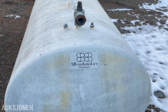 1998 SB 3300L Dieseltank