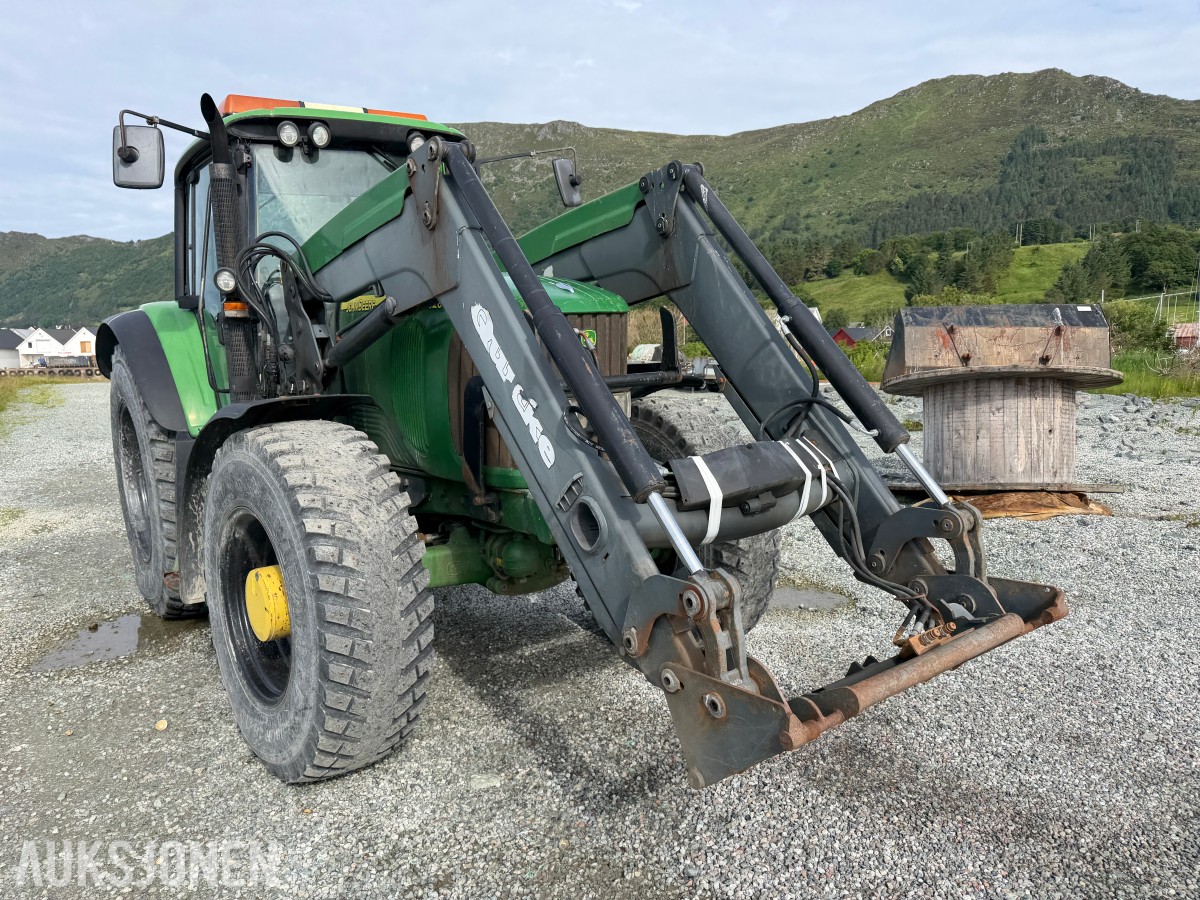 2006 John Deere 6620 - 50 km - Frontlaster - Industridekk med pigg - Nye landbruksdekk - EU Godkjent