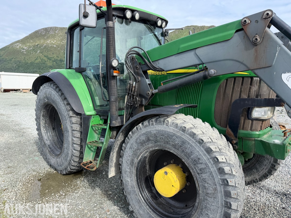 2006 John Deere 6620 - 50 km - Frontlaster - Industridekk med pigg - Nye landbruksdekk - EU Godkjent