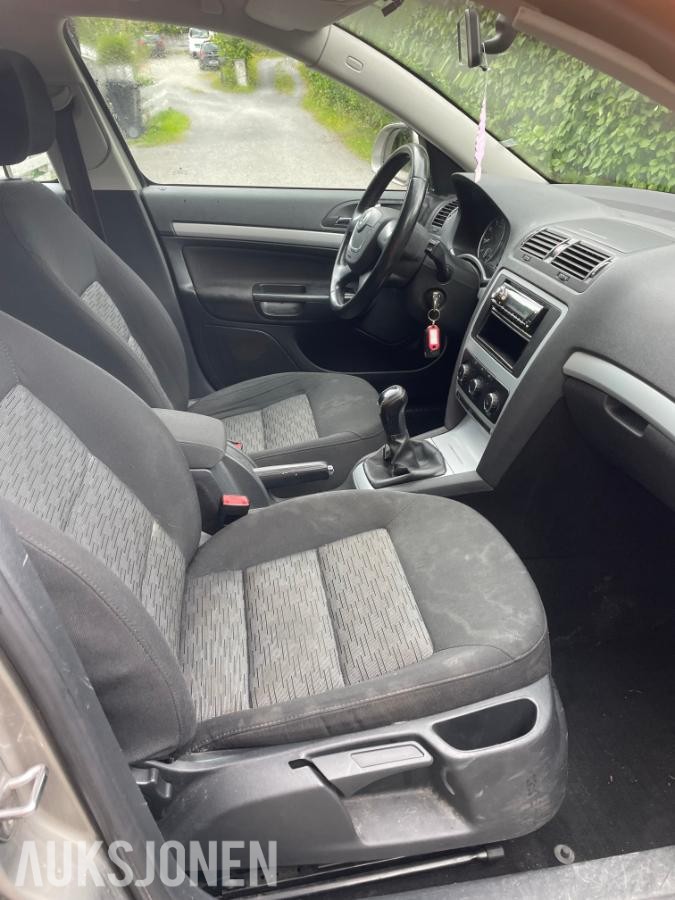 2011 Skoda OCTAVIA stasjonsvogn 105,hk 157200km repobjekt.