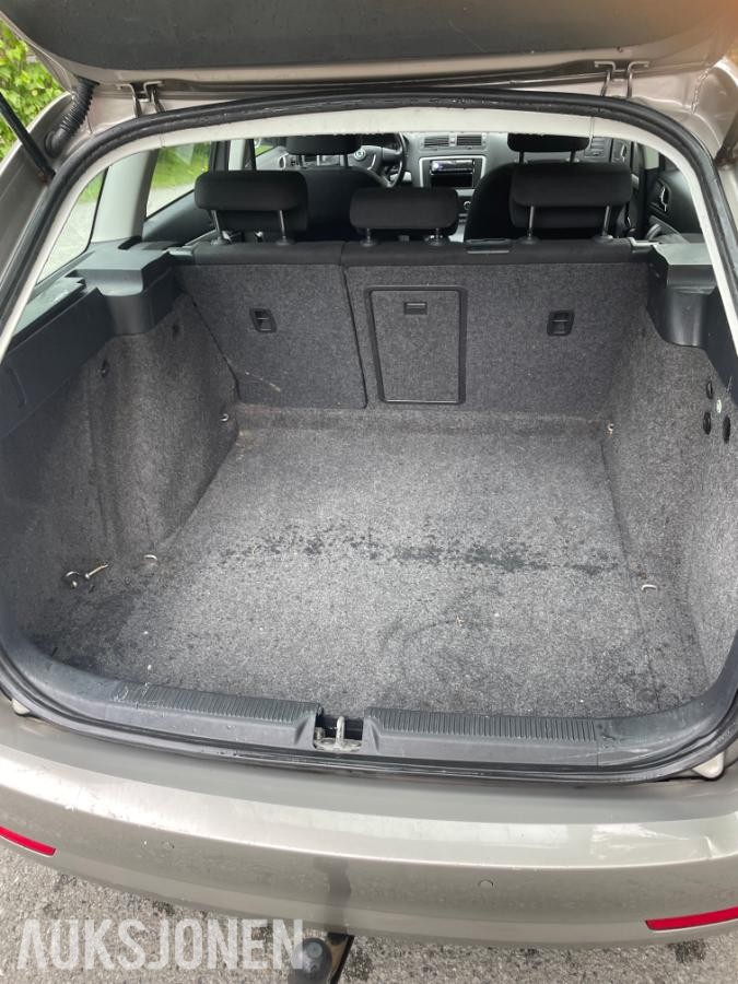 2011 Skoda OCTAVIA stasjonsvogn 105,hk 157200km repobjekt.