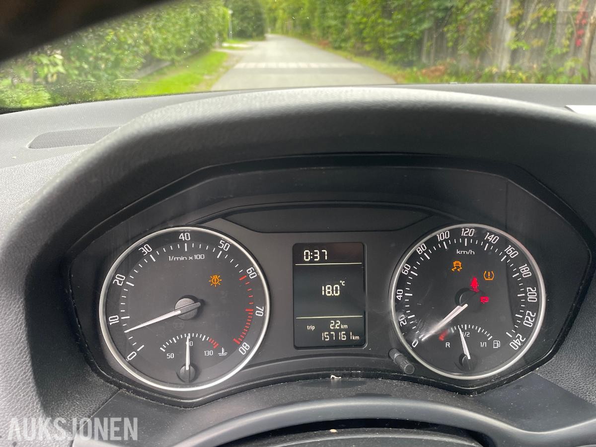 2011 Skoda OCTAVIA stasjonsvogn 105,hk 157200km repobjekt.