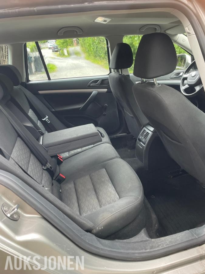 2011 Skoda OCTAVIA stasjonsvogn 105,hk 157200km repobjekt.