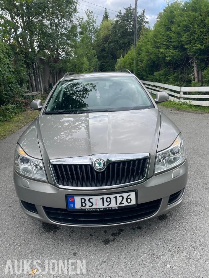 2011 Skoda OCTAVIA stasjonsvogn 105,hk 157200km repobjekt.
