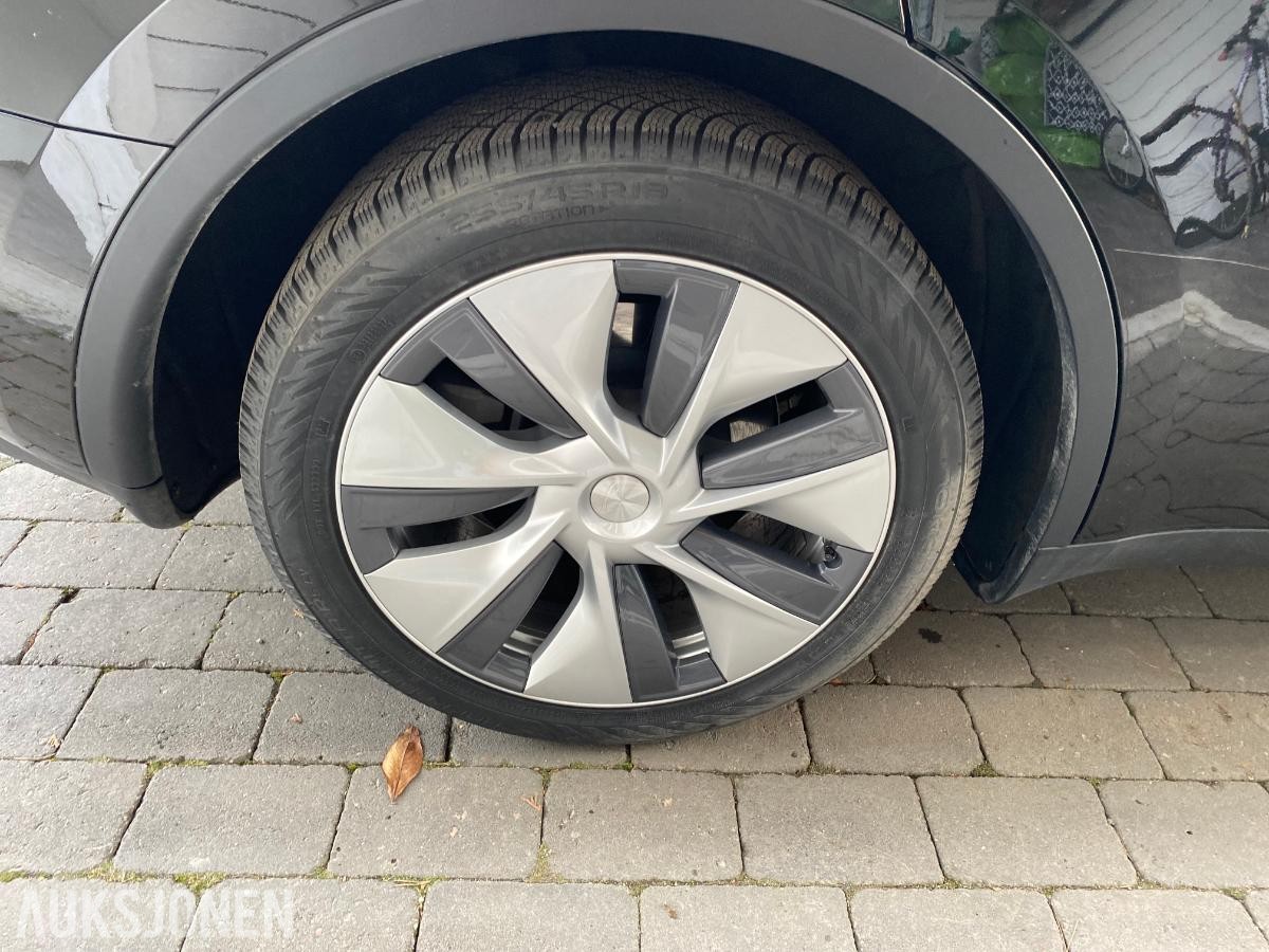2024 Tesla Model Y, Long Range AWD, 41500km