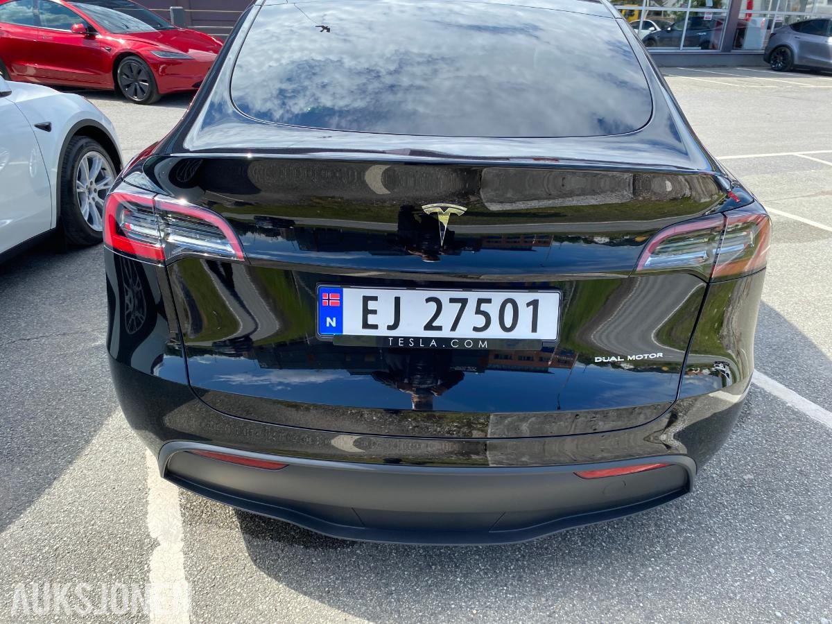 2024 Tesla Model Y, Long Range AWD, 41500km