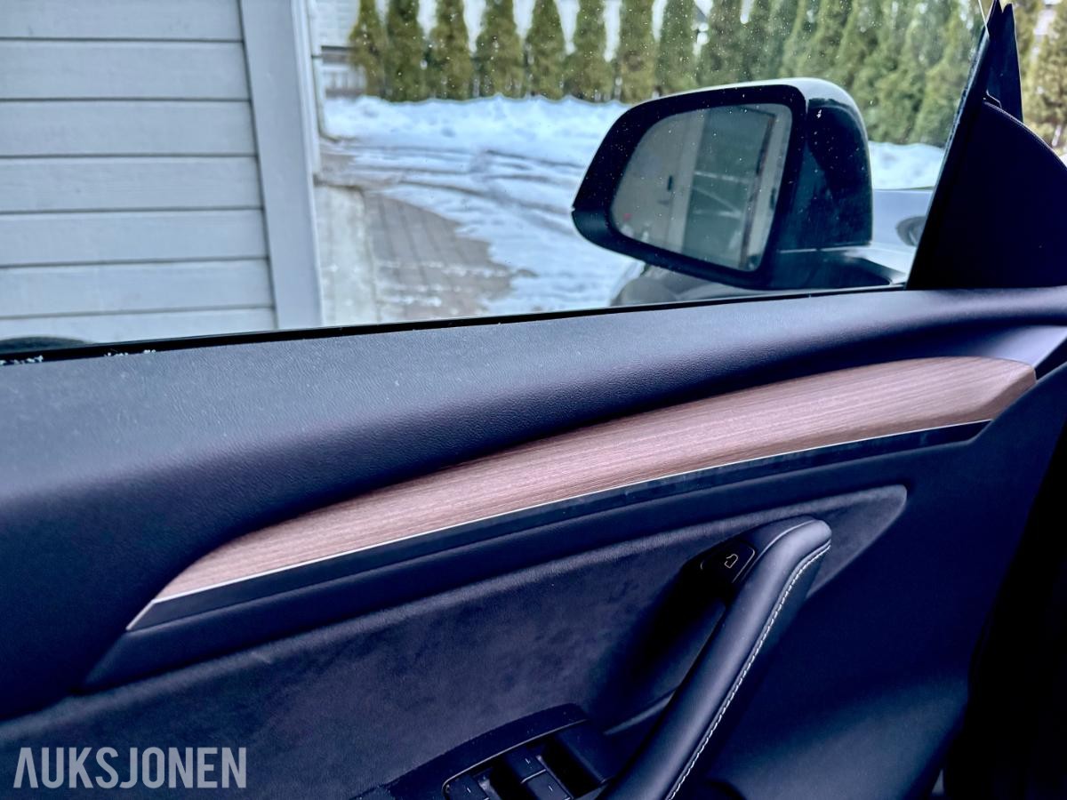 2024 Tesla Model Y, Long Range AWD, 41500km
