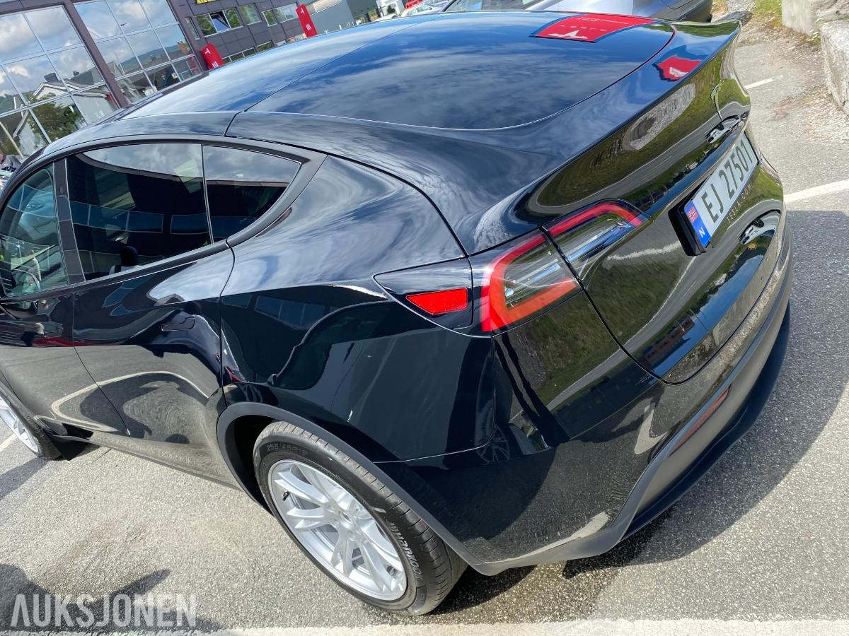 2024 Tesla Model Y, Long Range AWD, 41500km