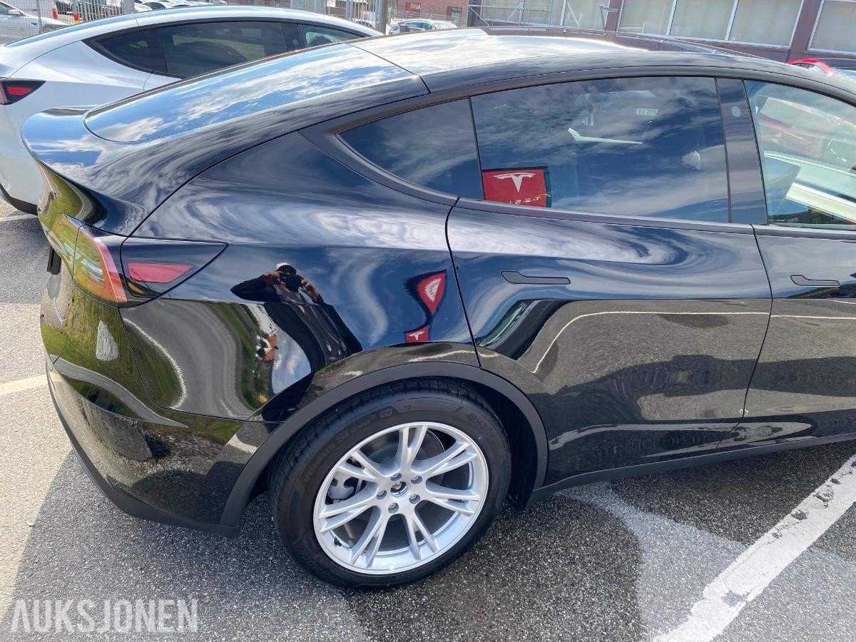 2024 Tesla Model Y, Long Range AWD, 41500km