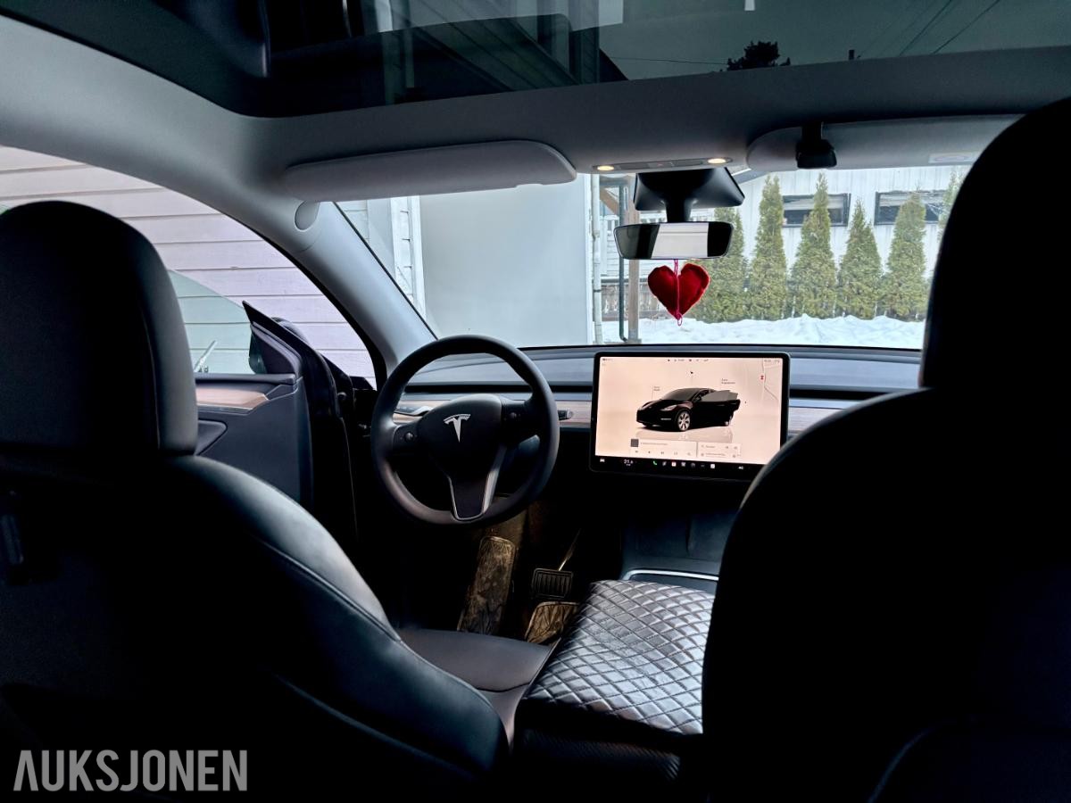 2024 Tesla Model Y, Long Range AWD, 41500km